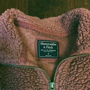 Abercrombie Sherpa Quarter Zip in color Mauve